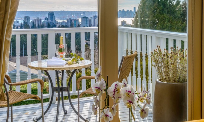 Upper Lonsdale Bed & Breakfast | Crystal's View Bed & Breakfast