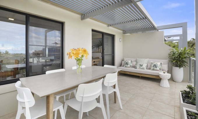 Sunshine Beach Apartment | Crystal Shores Unit 2, 200m to beach, dog friendly