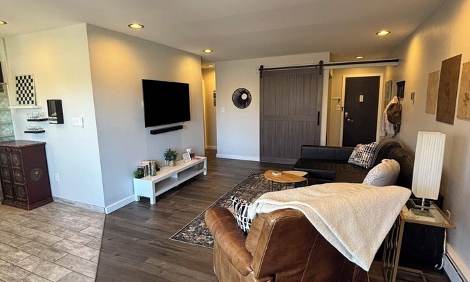 University Park Condo | CSU/Old Town steps away. Indoor Pool! Full reno Jan 2025!