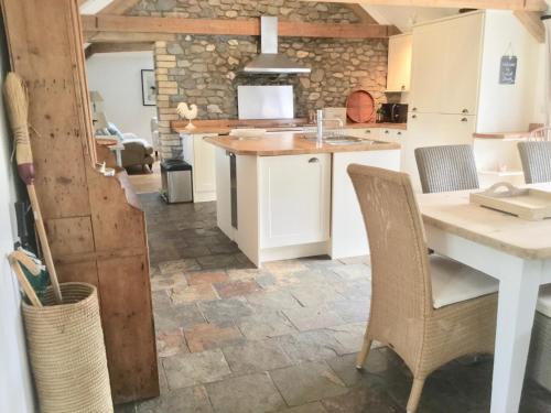 Llandovery House | Cuckoo Barn at Penygaer farm near the Brecon Beacons