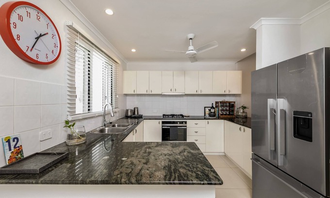 Cullen Bay House | Cullen Bay Townhouse close to beach & restaurants