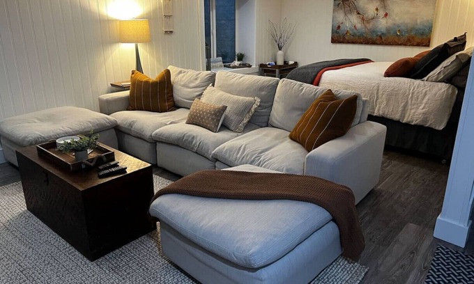 Culver Apartment | Culver Super Suite - Sleeps 5