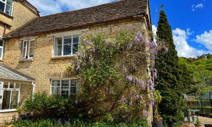 Nailsworth House | Cupcake Cottage: Quintessential Cotswold Cottage