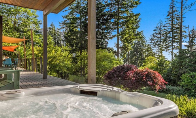 Stevenson House | Curated art, luxe linens & indoor-outdoor fireplaces.