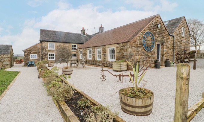 Longnor Cottage | CURLEW COTTAGE, character holiday cottage in Hartington