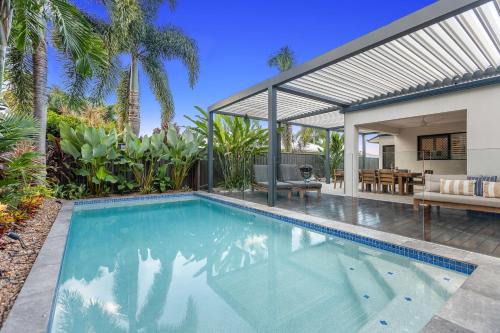Kewarra Beach House | Curlews Nest - Pool BBQ and Beach