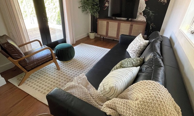 North Oak Park Cottage | Curtis Park Charmer!