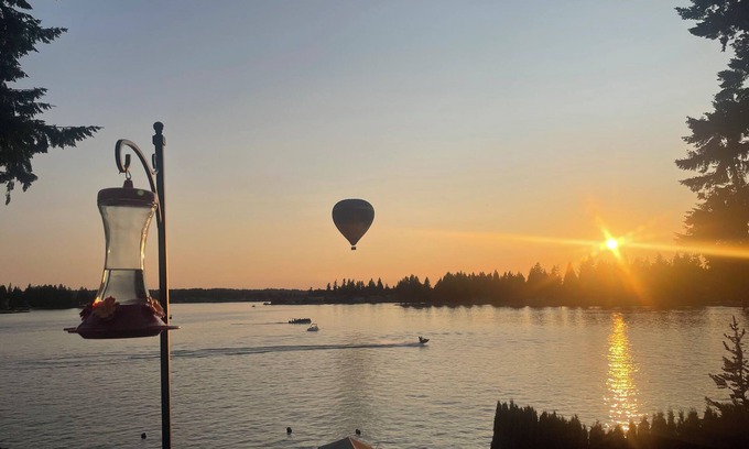 Bonney Lake House | Custom built Lake Tapps Waterfront Guest house, 2 bed, 2bath, W/D
