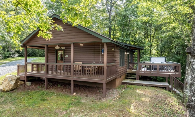 Robbinsville Cabin | Customer Appreciation Year! See Discount information in Ad