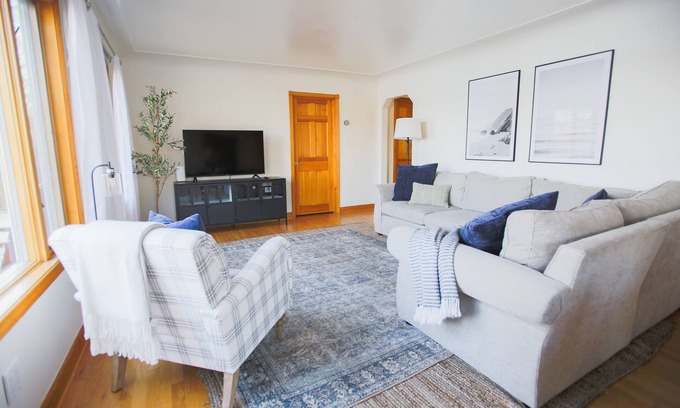 Lake Orion House | Cute 2-bedroom lake house in Lake Orion