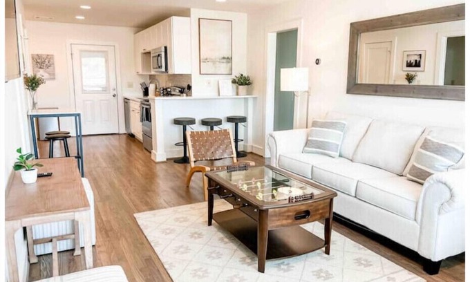 Homewood Condo | Cute 2 BR Condo Downtown Homewood