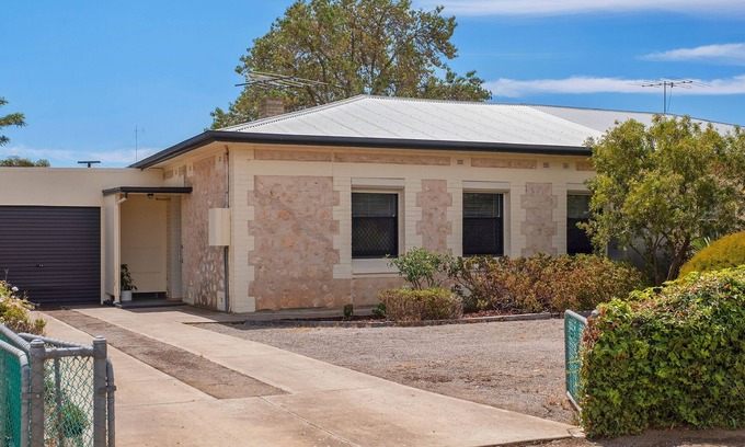 Murray Bridge House | Cute and Cosy - Events, Work or Getaways - Pets welcome