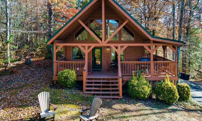 Caton Cabin | Cute Cabin w/hot tub, fire pit, pool table - close to PF/Gatlinburg!