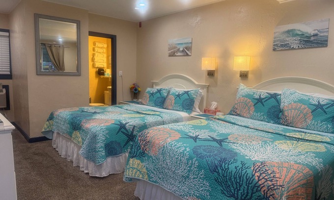 Buzzards Bay Hotel | Cute, Clean and Friendly Motel in Buzzards Bay, 2 beds, walk to Cape Cod Canal