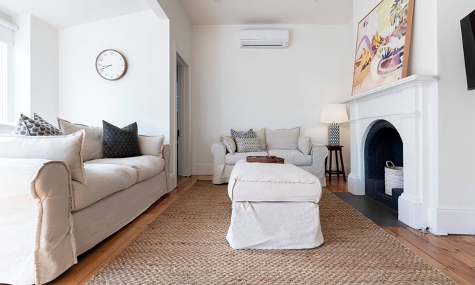 South Launceston House | Cute & Comfortable Cottage: Near City with Parking