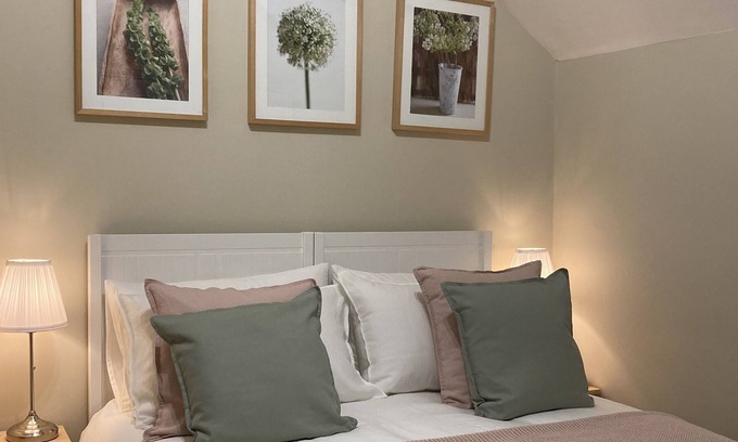 Little Haywood Cottage | Cute comfortable and characterful country cottage in the heart of England.