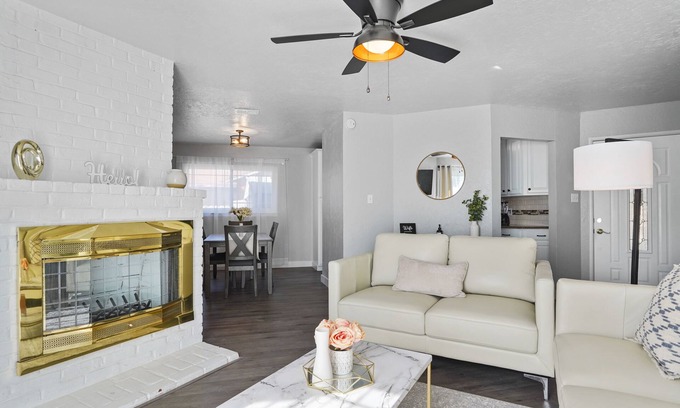 South Natomas House | cute comfy home w/relaxing lit gazebo minutes from downtown & airport