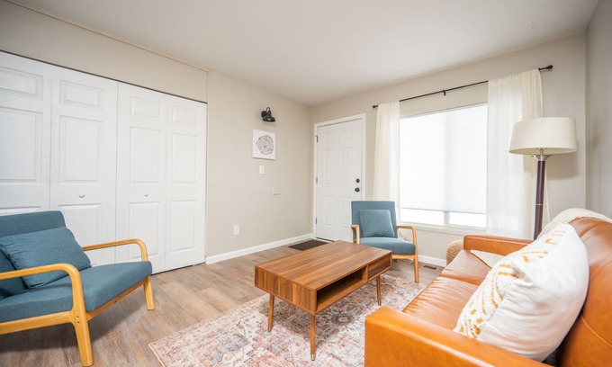 Midland House | Cute Convenient Midland Duplex