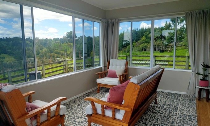 Pyes Pa Cottage | Cute cottage in quiet country setting