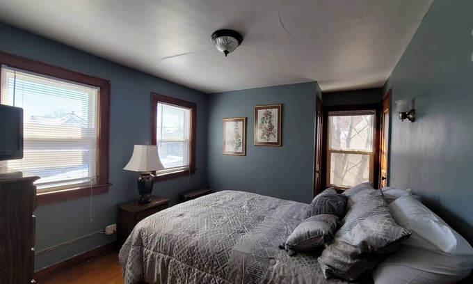 Negaunee Apartment | Cute & cozy 1 bedroom apartment - sleeps 4