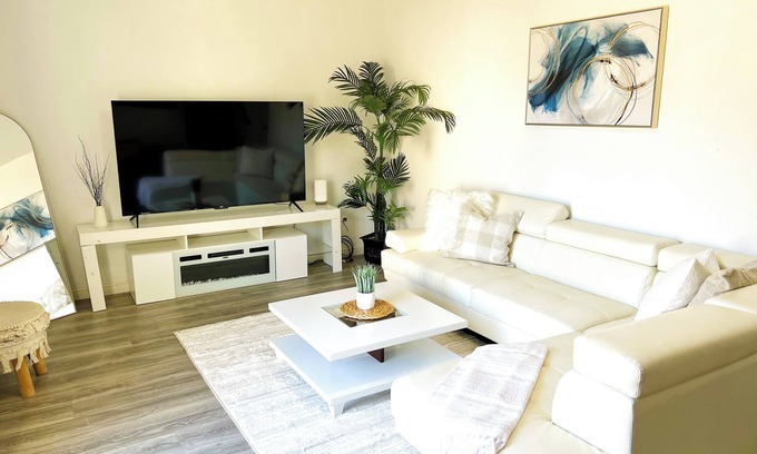 West Valley City House | Cute/Cozy 4-bedroom house West Valley City with games area