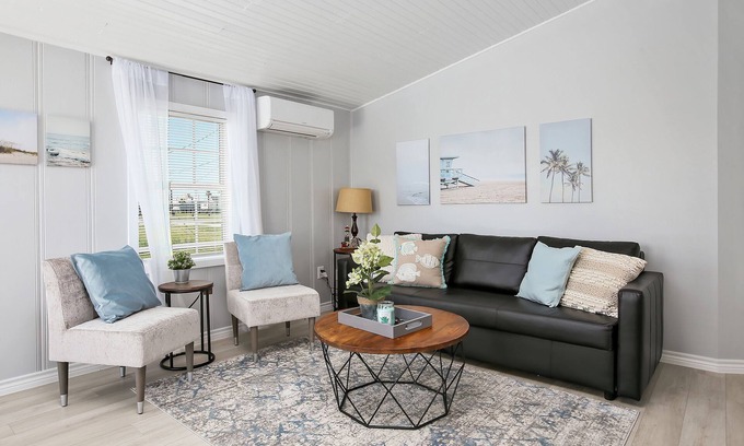 Surfside Beach Cottage | Cute, Cozy and Clean cottage by the Sea!