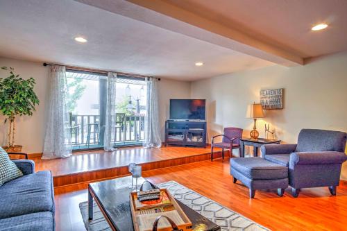 Grand Haven Apartment | Cute Grand Haven Apartment Walk Downtown Streets!