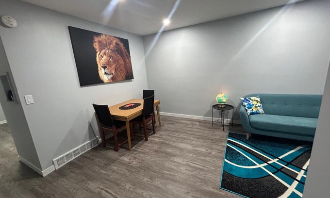 Highland Park Apartment | Cute Highland Park(Upper-A-Unit)
