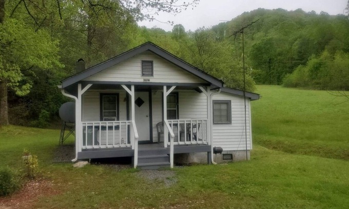 Topton Cabin | Cute little cabin (10 minutes from the Natahala River)