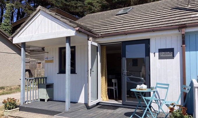 Porthtowan House | Cute little pet-friendly chalet bungalow near Porthtowan beach, Cornwall