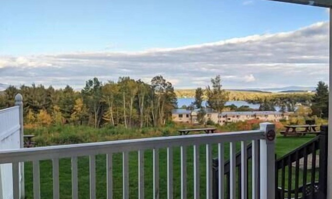 Weirs Beach Apartment | Cute Lower Level Cedar Lodge Room with Balcony & Lake Views!