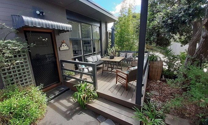 Rosebud House | Cute n cosy, relaxing holiday home opposite the beach comfy, quiet and tranquil
