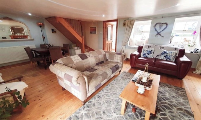Cowbridge Cottage | Cute Quirky Cottage