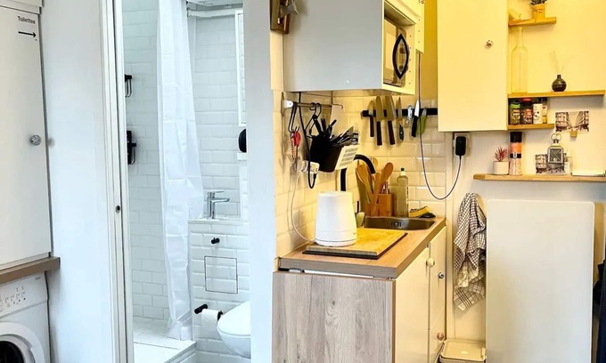 Quartier Saint-Ambroise Apartment | Cute studio with a view Paris Saint Ambroise
