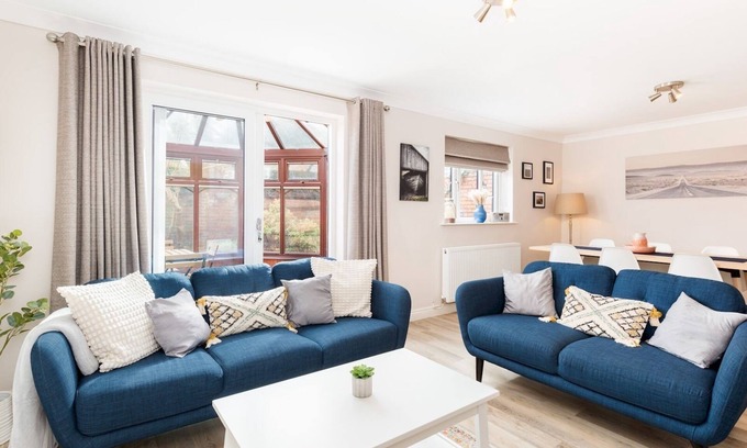 Leamington Spa House | CV32 6PX 11 Grange Mews Leamington Spa · Spacious & Comfortable 3Bed, Leamington Spa | Pass The Keys