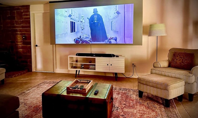 Valley View House | CVNP & Chill I Movie Projector I Awesome Backyard