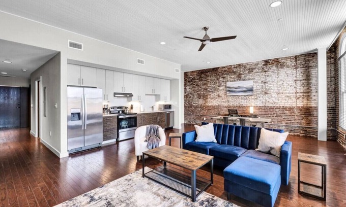 Downtown Louisville Apartment | CW | Downtown 1 BR | King | Heart of Whiskey Row