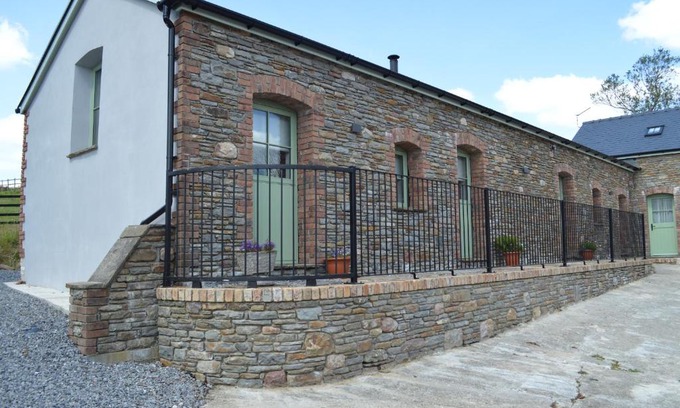 Mawr House | Cwrt y Wennol