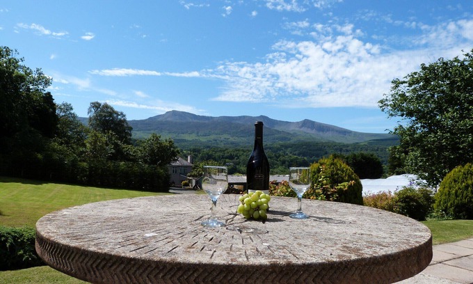 Llanelltyd House | Cysgod y Coed - Three Bedroom House, Sleeps 6
