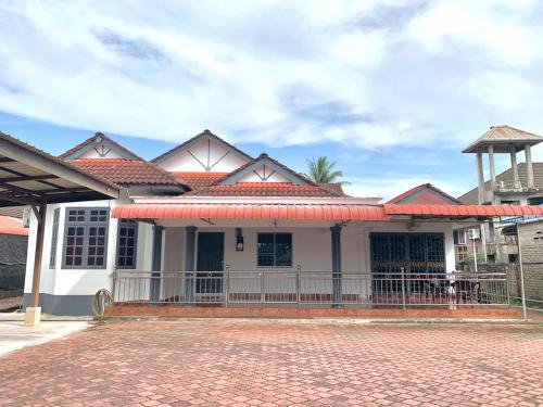 Kampung Raja Dagang Apartment | D'BALI HOMESTAY - Private Swimming Pool, NETFLIX, Internet Wifi ,Cuckoo, Internet Wifi , Dryer, Washing Machine, Aircond Setiap Bilik & Ruang Tamu