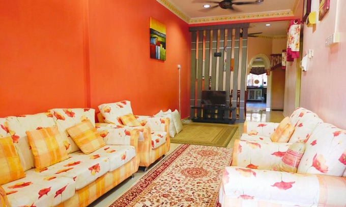 Kampung Titian Pendek House | D'LAILA HOMESTAY