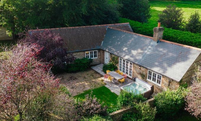 Higher Bockhampton Cottage | D'Urberville - Perfect Family Cottage With Hot Tub & Gated Garden
