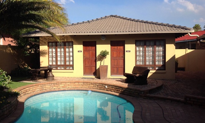 Secunda Bed & Breakfast | d Vine Guest House