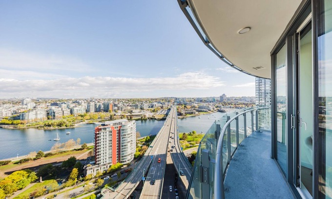 Central Condo | D10 - 2 Bedroom in Yaletown