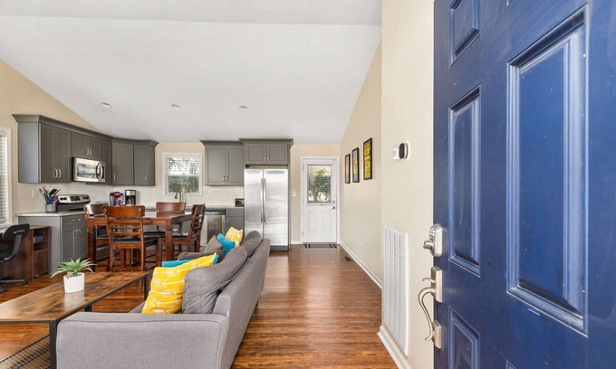 Shelby Hills House | D1403 - Budget Friendly Private Home Near Downtown, River and Shelby Park ~ Quiet Neighborhood