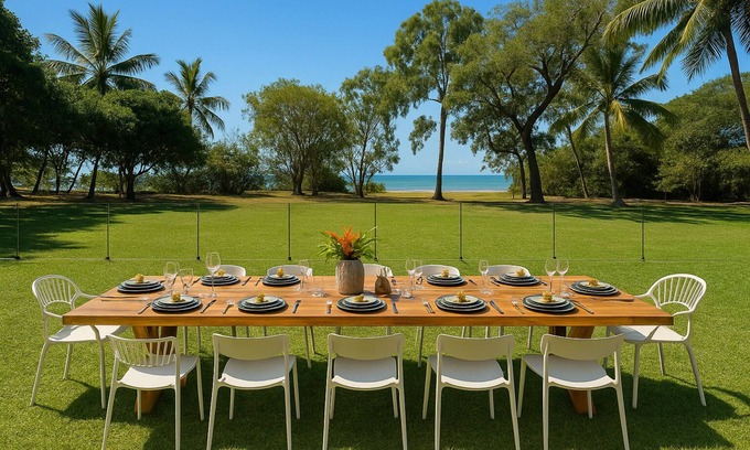Kewarra Beach House | Da White Beachfront House Entertainer near Palm Cove Cairns