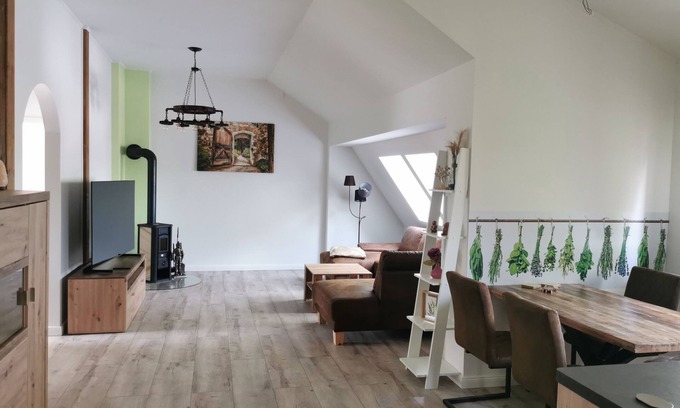 Senzig Apartment | Dachgeschosswohnung in See/waldnähe