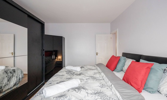 River House | Dagenham Dream House - 4 Bedrooms