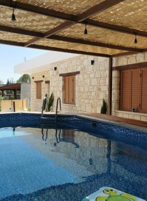 Kannaviou House | Daglas suit