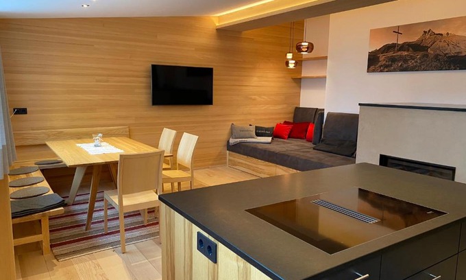 Schroecken Apartment | Dahoam - neue Ferienwohnung mit Kamin und Sauna